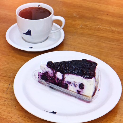 Cheesecake de frutas vermelhas e chá